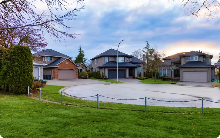 Green lawn bordering a residential cul-de-sac of family homes for strata lawn care in Vancouver